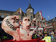 Фигура российского президента Владимира Путина на карнавале в Дюссельдорфе, Германия