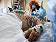 Пациент с covid-19 в тяжелом состоянии в больнице, Калифорния, США Пациент с covid-19 в тяжелом состоянии в больнице, Калифорния, США