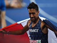 Морхад Амдуни (Франция) на финише забега среди мужчин на 10000 метров на чемпионате Европы по легкой атлетике в Берлине