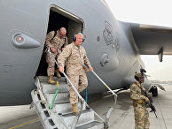 Американские военные в Международный аэропорт Хамида Карзая в Кабуле, Афганистан Американские военные в Международный аэропорт Хамида Карзая в Кабуле, Афганистан