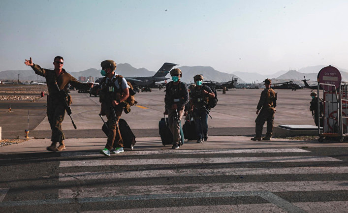Американские военные в Международном аэропорту Хамида Карзая, Кабул, Афганистан