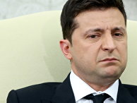 Президент Украины Владимир Зеленский наблюдает за происходящим во время встречи с президентом США Джо Байденом в Овальном кабинете Белого дома в Вашингтоне, США Президент Украины Владимир Зеленский наблюдает за происходящим во время встречи с президентом США Джо Байденом в Овальном кабинете Белого дома в Вашингтоне, США