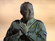 Генеральный директор Роскосмоса Дмитрий Рогозин перед запуском ракеты-носителя "Союз-2.1б" с космодрома Восточный Генеральный директор Роскосмоса Дмитрий Рогозин перед запуском ракеты-носителя "Союз-2.1б" с космодрома Восточный