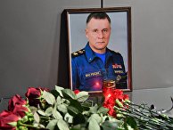 Цветы в память о главе МЧС Е. Зиничеве Цветы в память о главе МЧС Е. Зиничеве