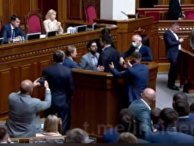 Первая драка сезона в Раде: Зеленский превратил страну в мафию Первая драка сезона в Раде: Зеленский превратил страну в мафию