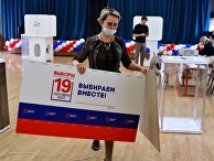 Подготовка избирательного участка для голосования на выборах в Госдуму Подготовка избирательного участка для голосования на выборах в Госдуму