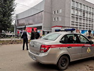 У Пермского государственного национального исследовательского университета, где вооруженный молодой человек открыл стрельбу У Пермского государственного национального исследовательского университета, где вооруженный молодой человек открыл стрельбу