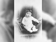 Адольф Гитлер в младенчестве Адольф Гитлер в младенчестве
