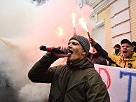Участники митинга у здания Высшего Антикоррупционного суда в Киеве Участники митинга у здания Высшего Антикоррупционного суда в Киеве