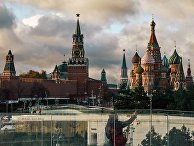 Спасская башня Московского Кремля и Покровский собор