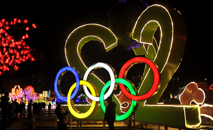Фонарь с олимпийскими кольцами на выставке фонарей в Чжанцзякоу, Китай