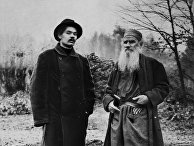 Писатели Максим Горький и Лев Толстой в Ясной поляне