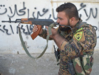 Бойцы курдских отрядов самообороны в Ракке