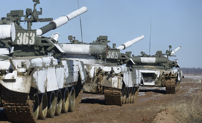 Танки Т-80 во время тактических учений