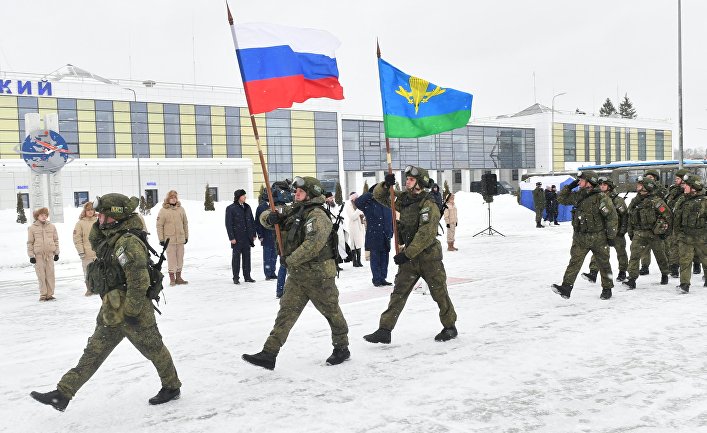 Прилет российских миротворцев из Казахстана на аэродром Чкаловский