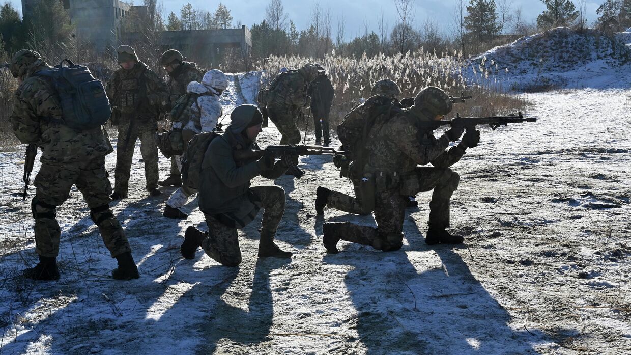 Военные учения под Киевом, Украина