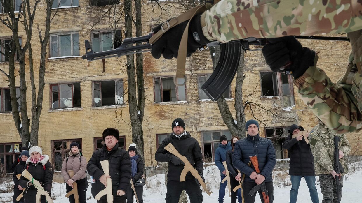Военные учения для гражданских лиц в Киеве