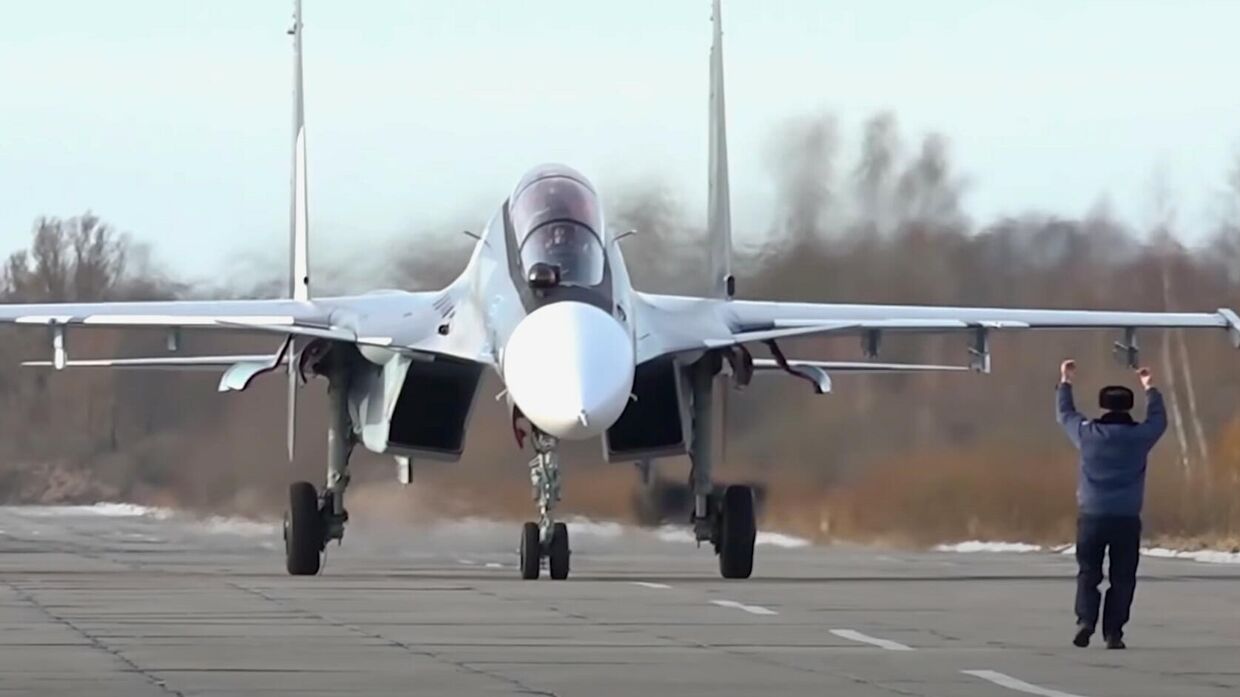 Прибытие четырех истребителей Су-30СМ2 на аэродром морской авиации Балтийского флота