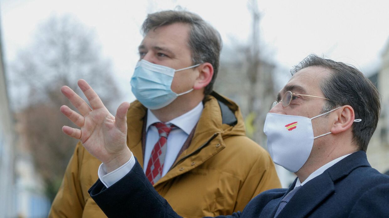 Министр иностранных дел Испании Хосе Мануэль Альбарес и министр иностранных дел Украины Дмитрий Кулеба