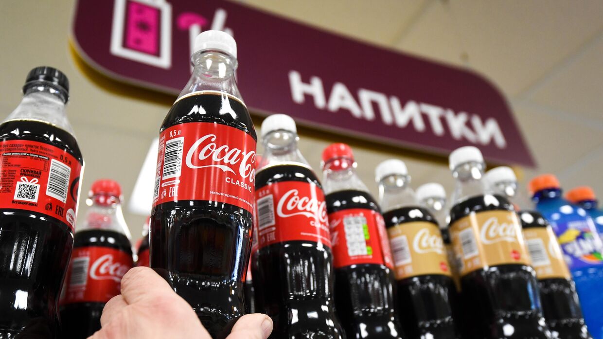 Coca-Cola и PepsiCo приостановили работу в России