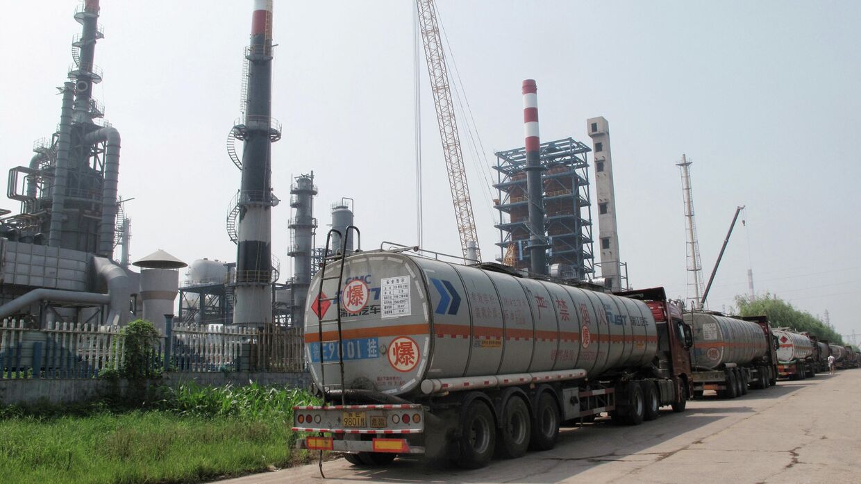 Нефтеперерабатывающий завод в Китае