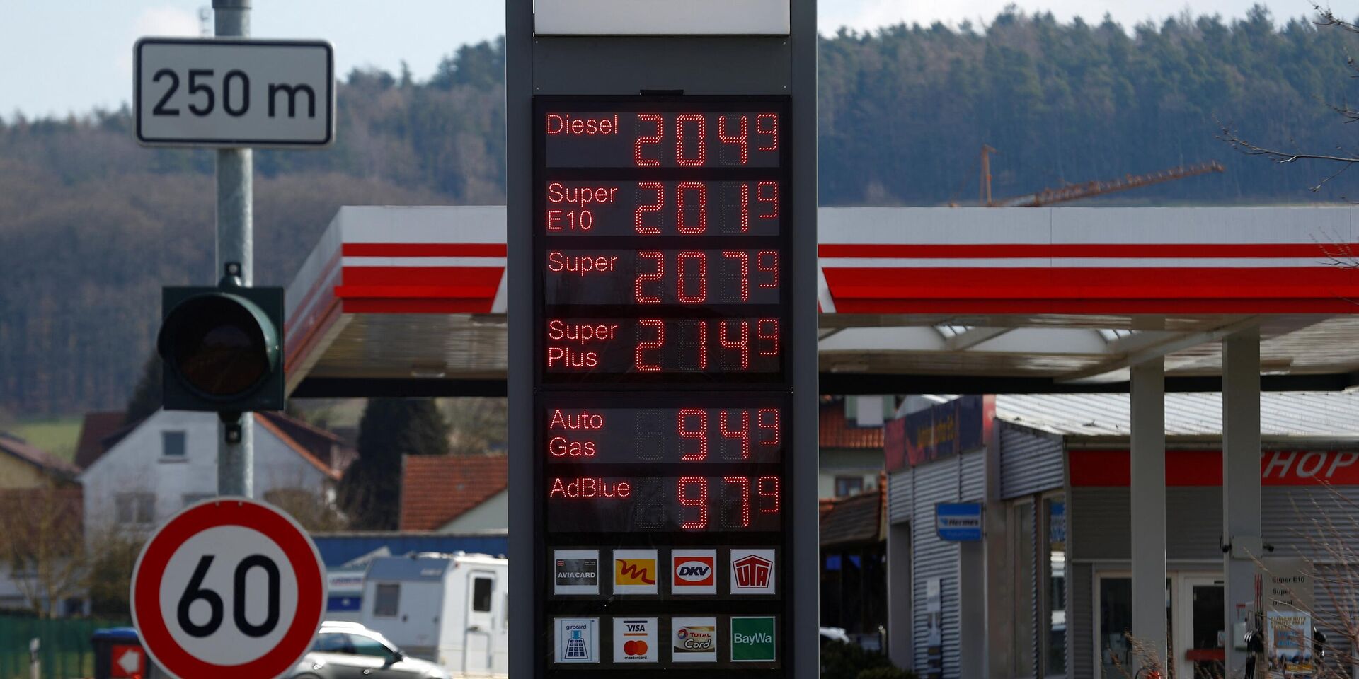 Цены на бензин на заправочной станции в Эберсбурге, Германия - ИноСМИ, 1920, 23.03.2022