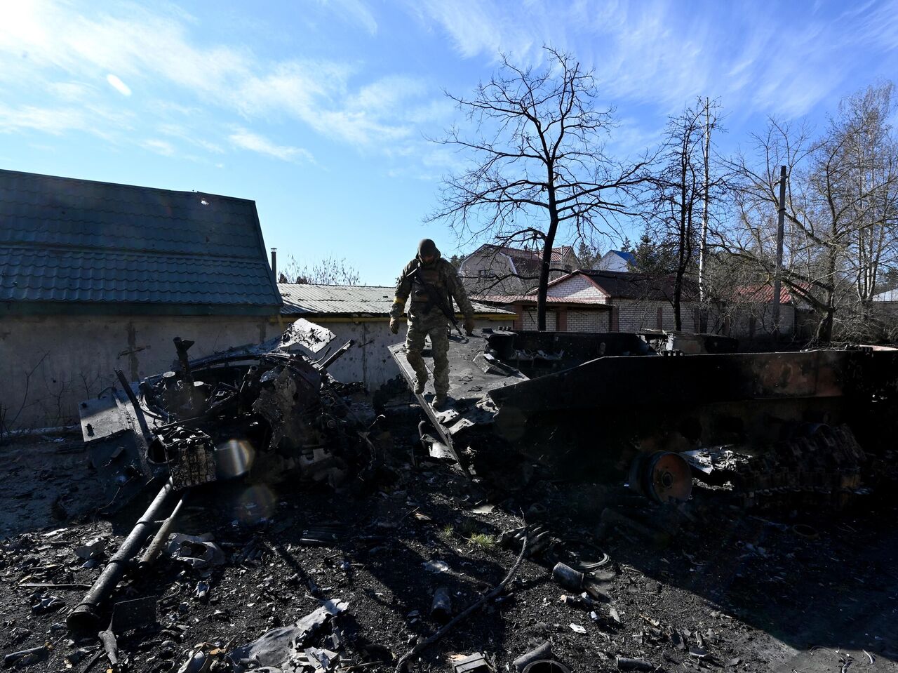 Иди возьми с полки пирожок