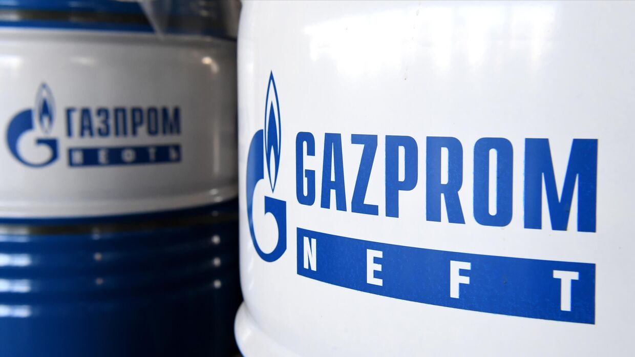 Бочки с логотипом Газпромнефть