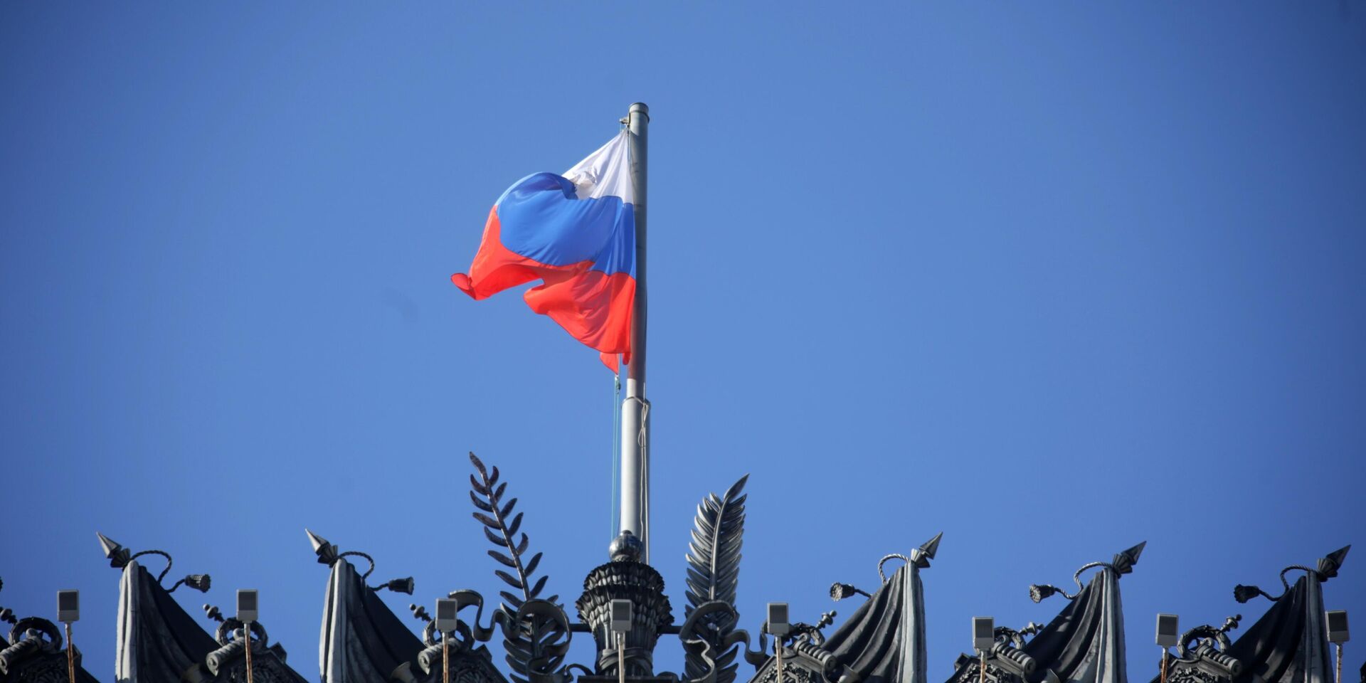 Флаг на здании Министерства обороны - ИноСМИ, 1920, 30.03.2022