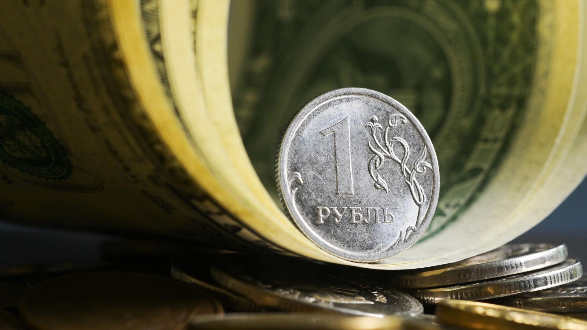 Денежные купюры США и монеты номиналом один рубль - ИноСМИ, 1920, 13.04.2022