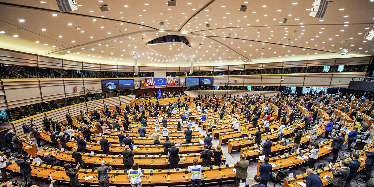 Видеообращение президента Украины Владимира Зеленского во время пленарного заседания Европейского парламента