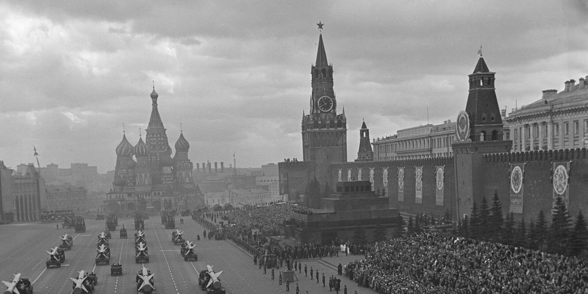 Первомайский парад на Красной площади в Москве, 1961 год  - ИноСМИ, 1920, 12.04.2022