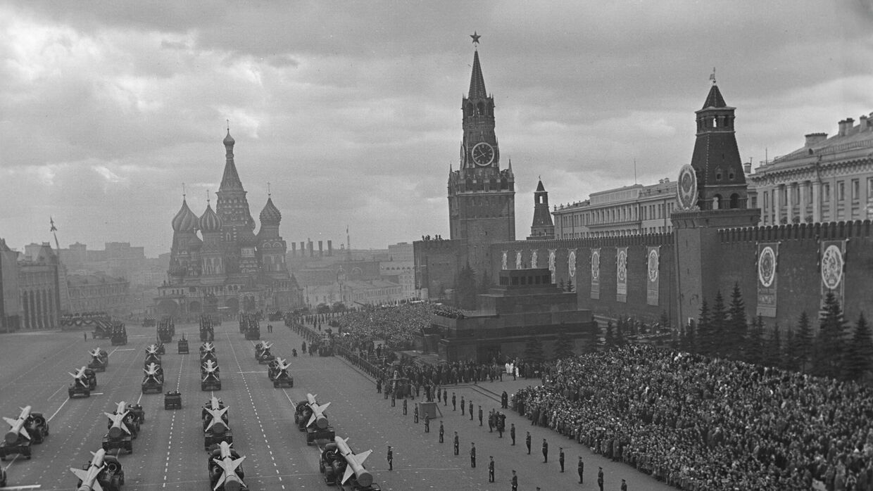 Первомайский парад на Красной площади в Москве, 1961 год 