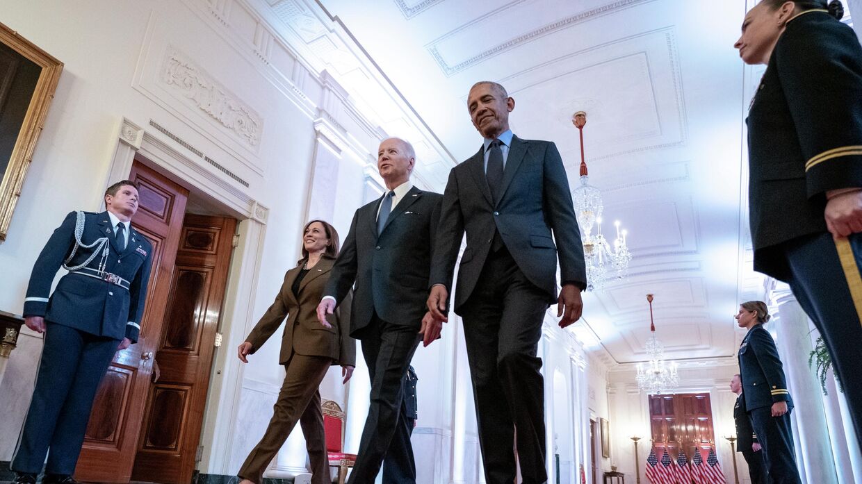 Президент США Джо Байден, бывший президент Барак Обама и вице-президент Камала Харрис