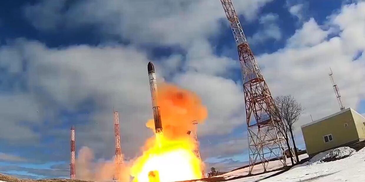 Пуск межконтинентальной баллистической ракеты стационарного базирования Сармат с космодрома Плесецк