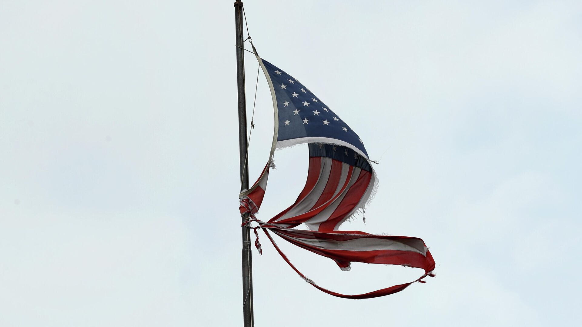 Порванный американский флаг - ИноСМИ, 1920, 21.04.2022