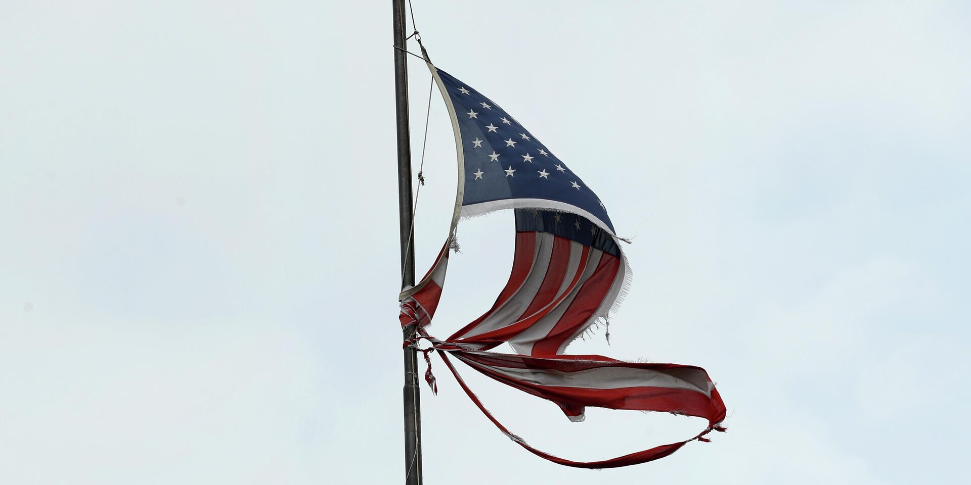 Порванный американский флаг - ИноСМИ, 1920, 12.04.2023