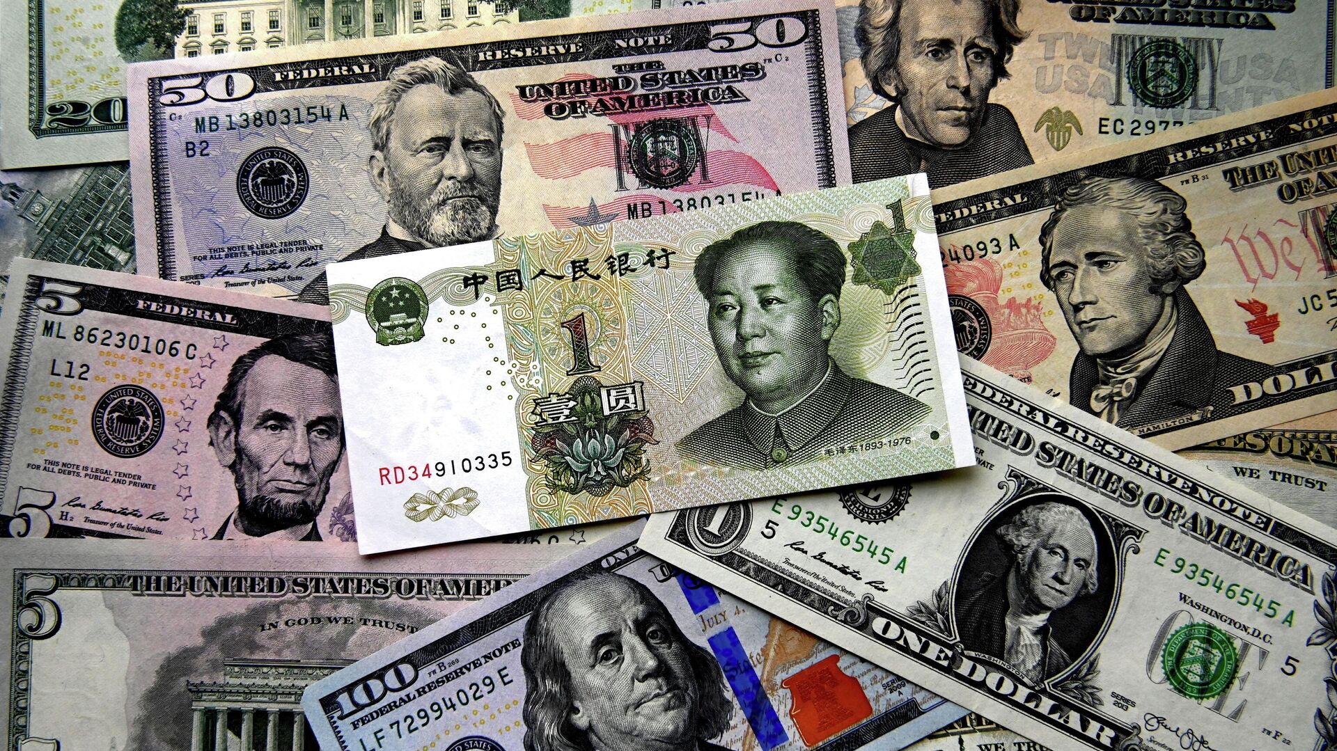 Денежные купюры китайских юаней и долларов США - ИноСМИ, 1920, 04.04.2023