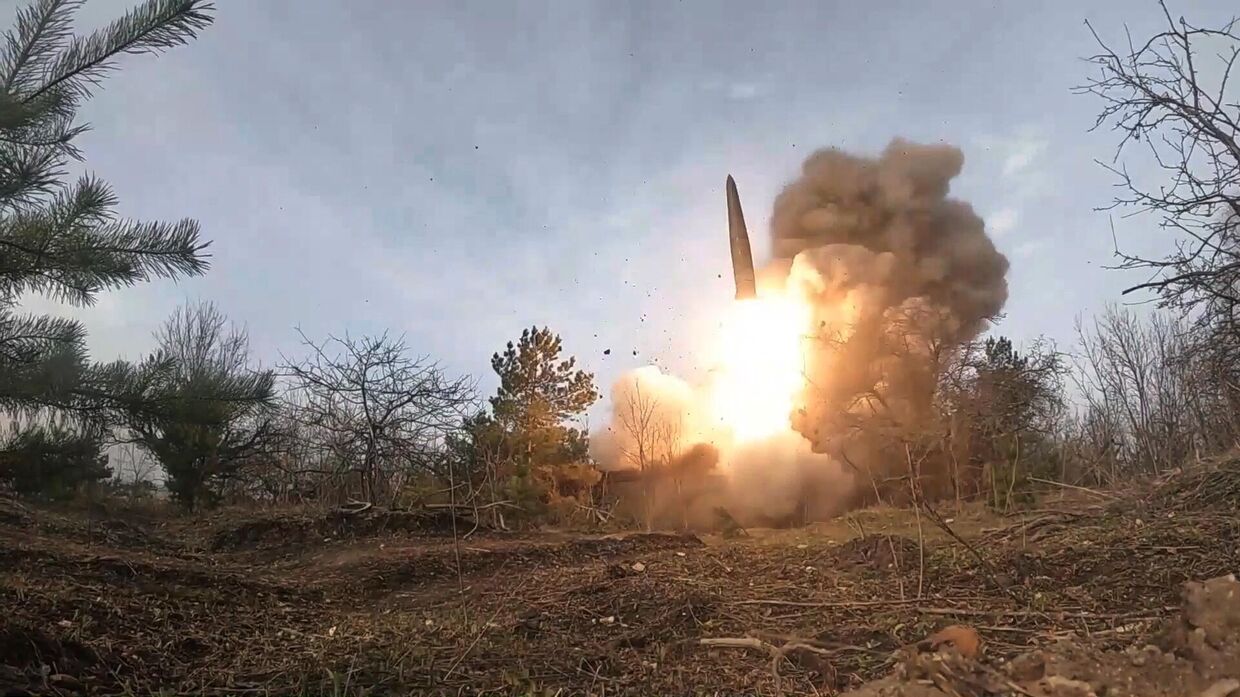 Нанесение удара Искандером по украинским складам с боеприпасами и вооружением