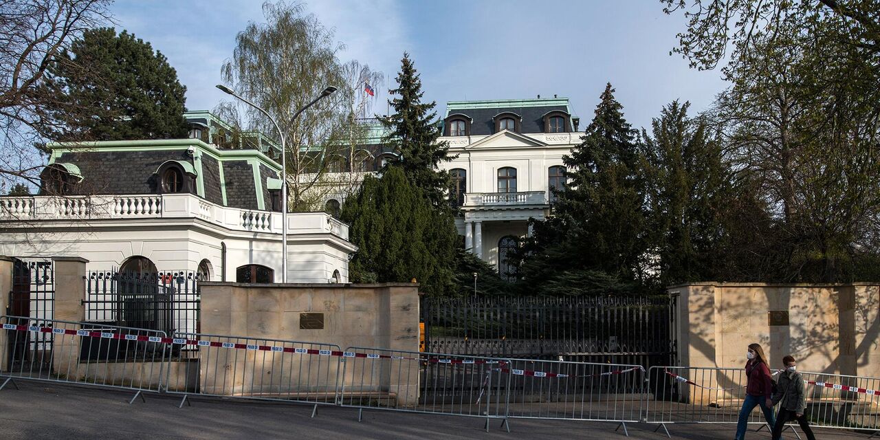 В Праге переименовали улицу с посольством России | 25.04.2022, ИноСМИ