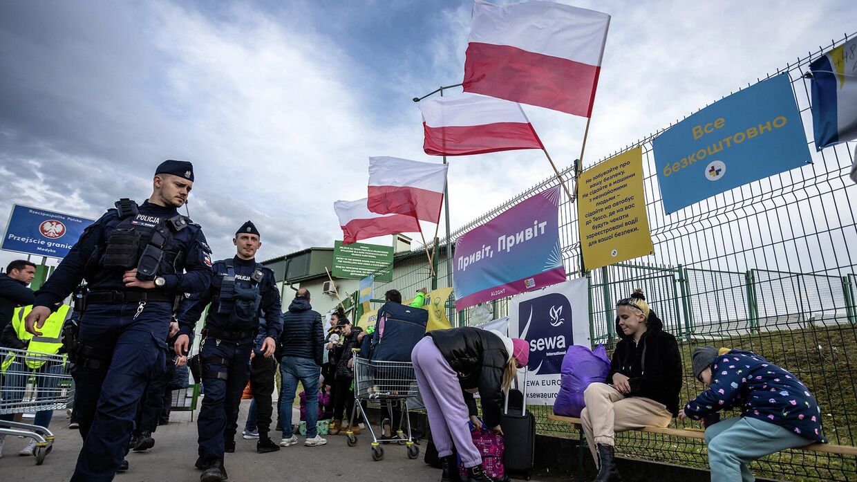 Полиция на пограничном переходе в Медике,  Польша