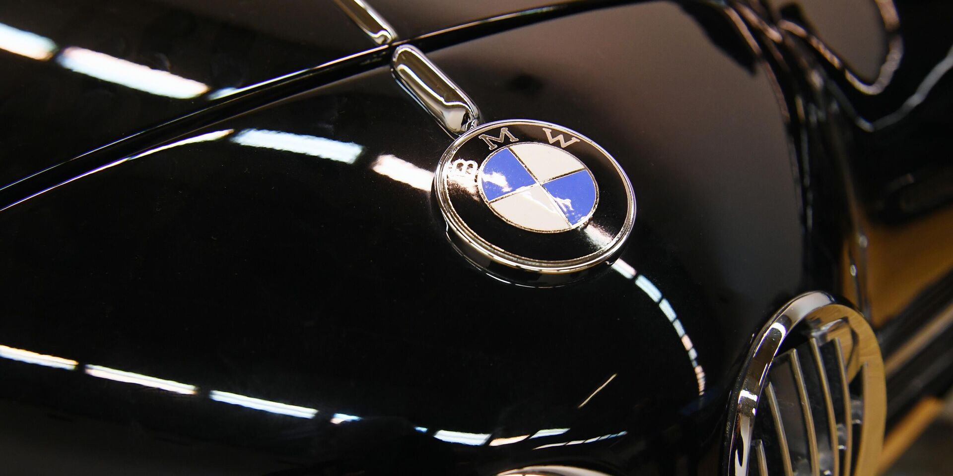 Эмблема автомобиля BMW - ИноСМИ, 1920, 10.05.2022