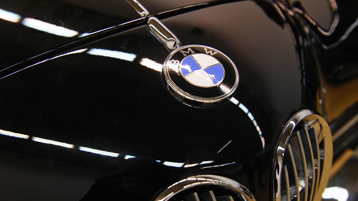 Эмблема автомобиля BMW