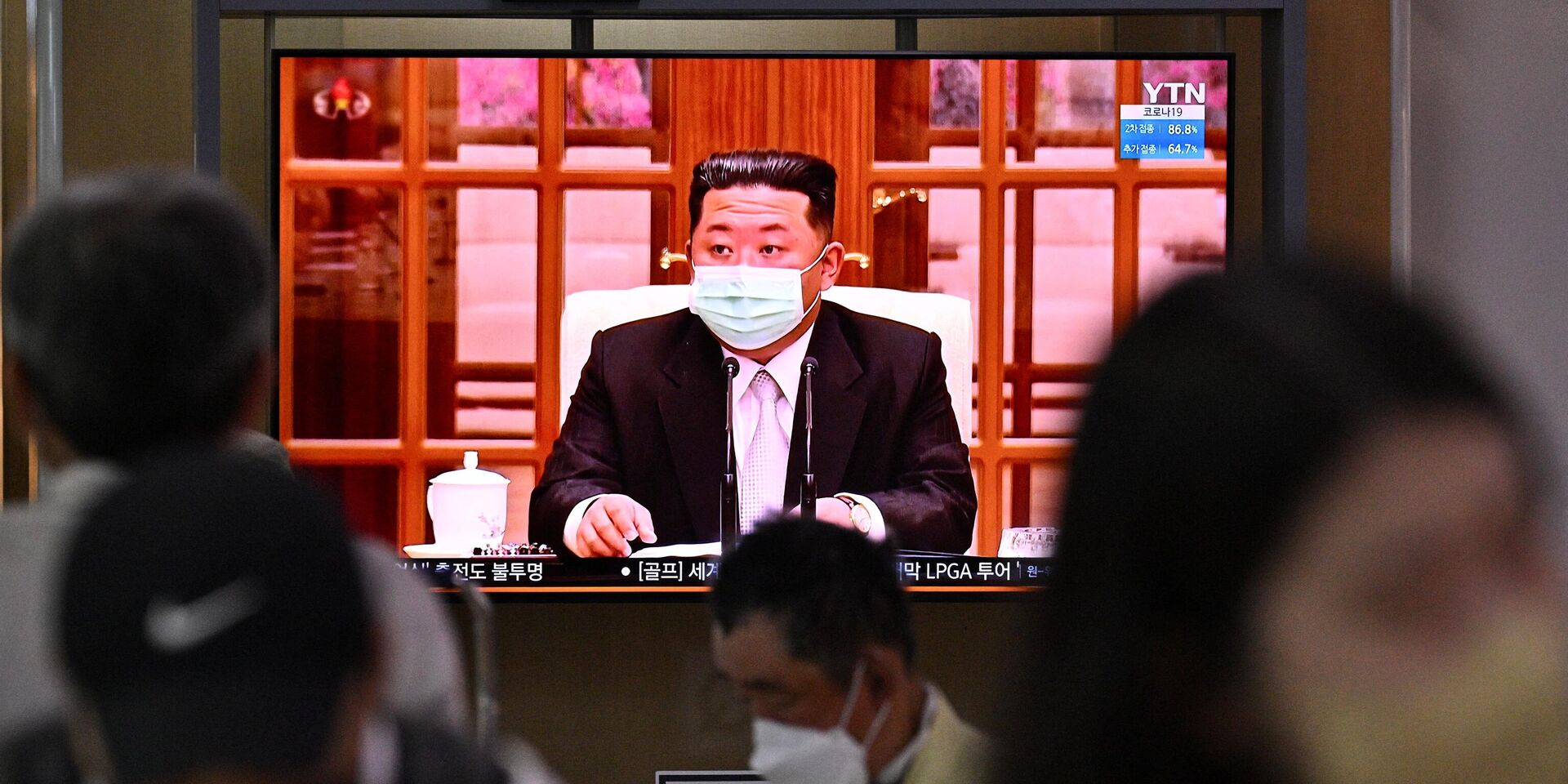 Лидер Северной Кореи Ким Чен Ын на экране телевизора в Сеуле - ИноСМИ, 1920, 13.05.2022