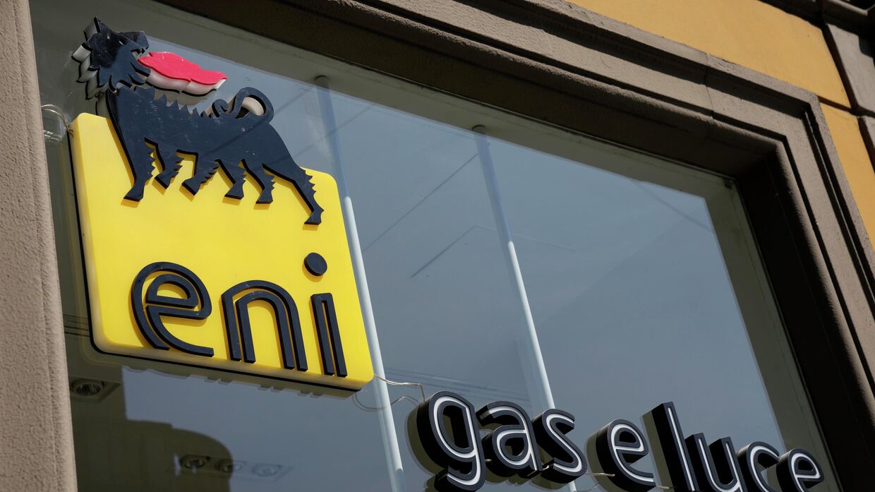Логотип итальянской нефтегазовой компании Eni в Милане