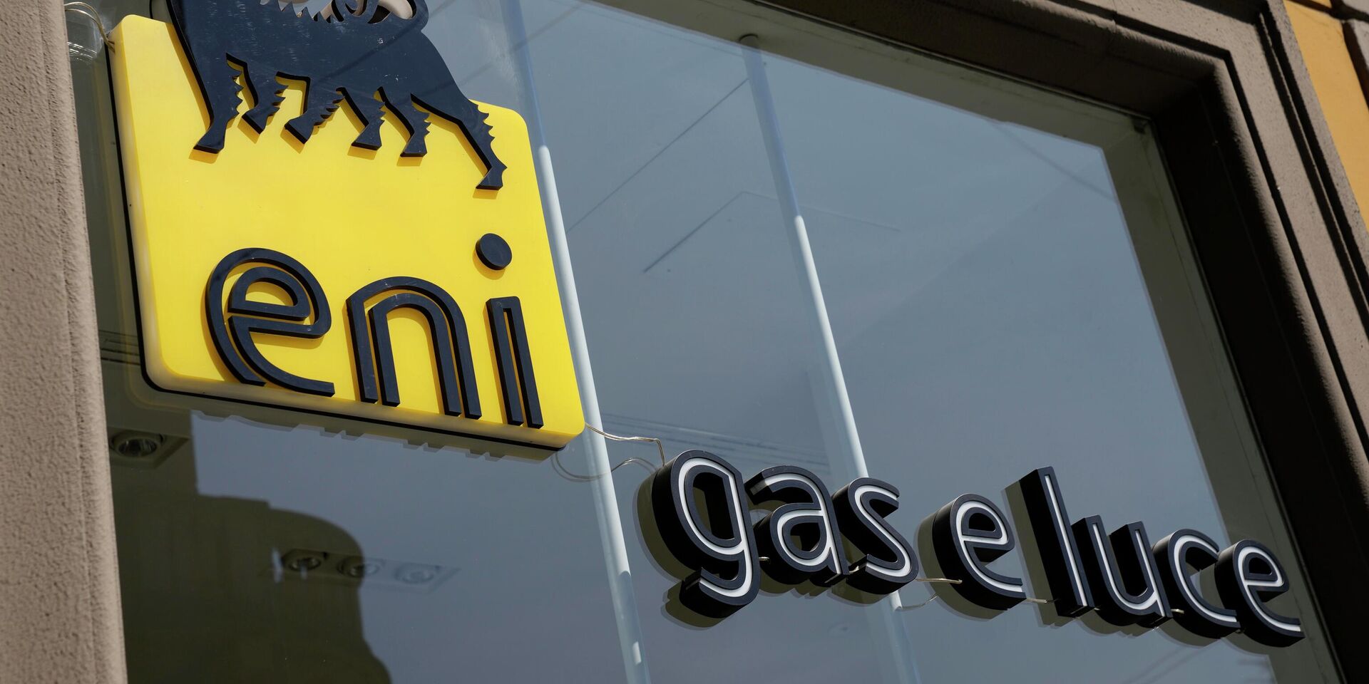 Логотип итальянской нефтегазовой компании Eni в Милане - ИноСМИ, 1920, 17.05.2022