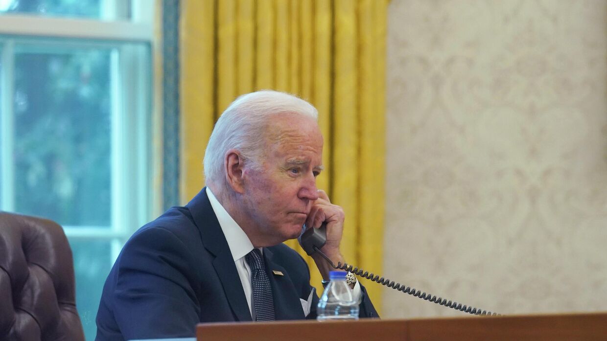 Президент США Джо Байден в ходе телефонного разговора с Владимиром Зеленским