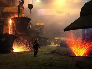 Плавильный цех Кольской ГМК в Никеле