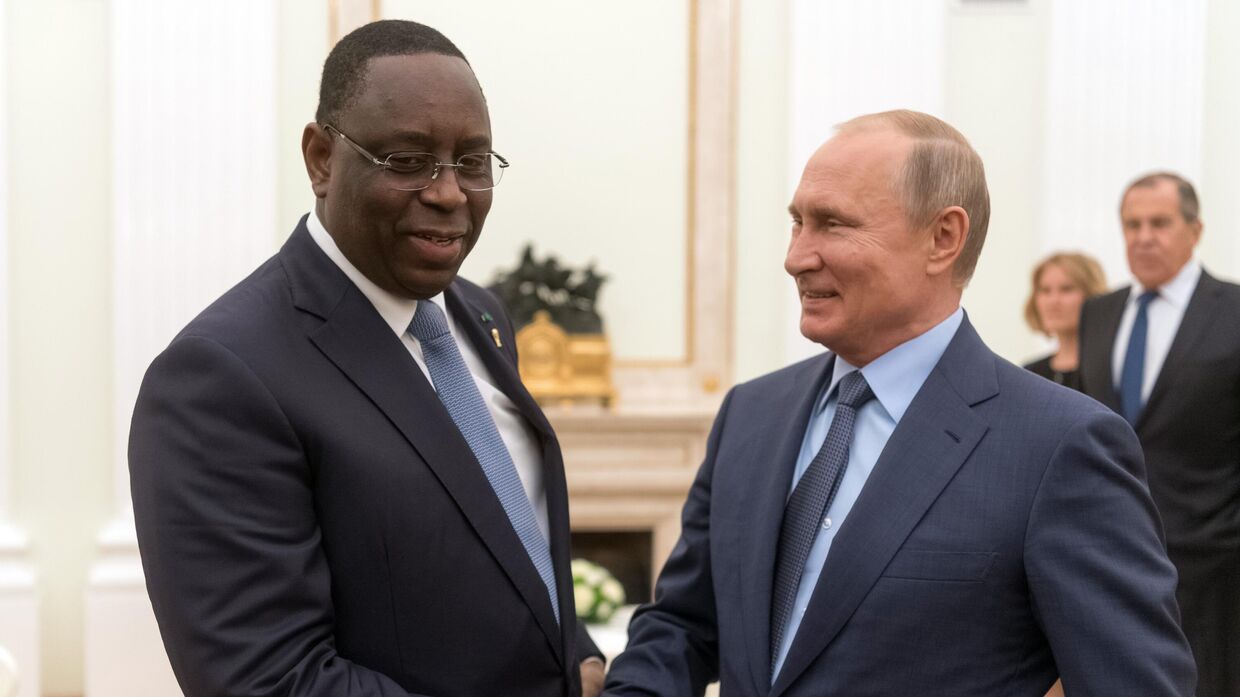 Президент РФ В. Путин встретился с президентом Сенегала М. Саллом