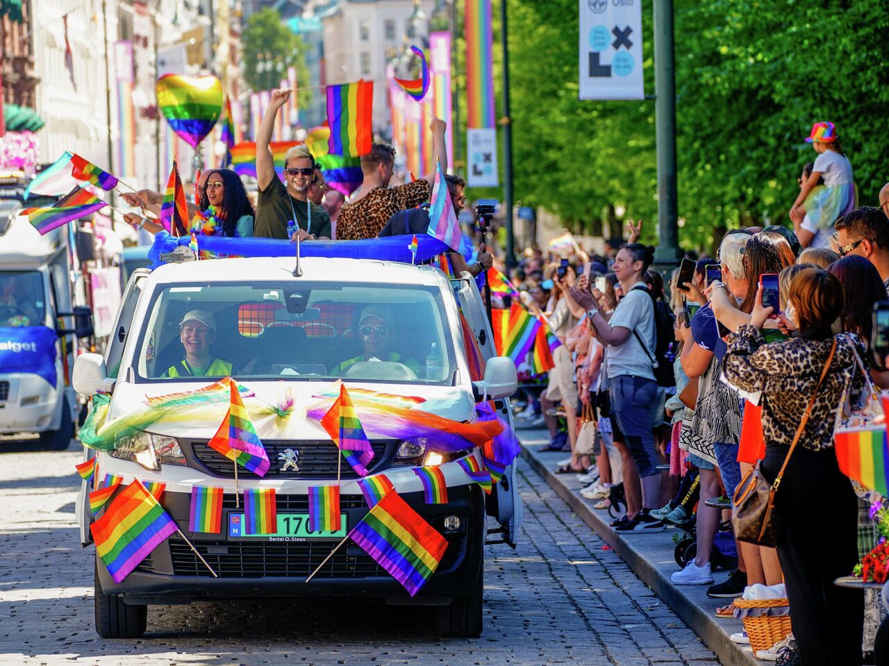 Норвежские учителя и школьники примут участие в гей-параде | 07.06.2022,  ИноСМИ